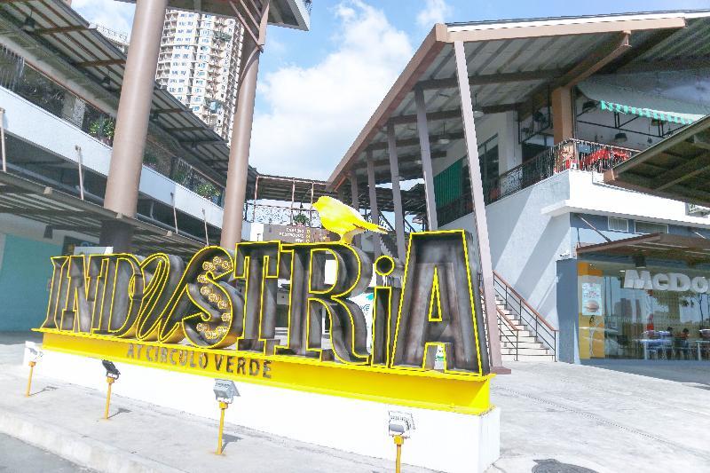 The Cirque Serviced Residences Quezon City Extérieur photo