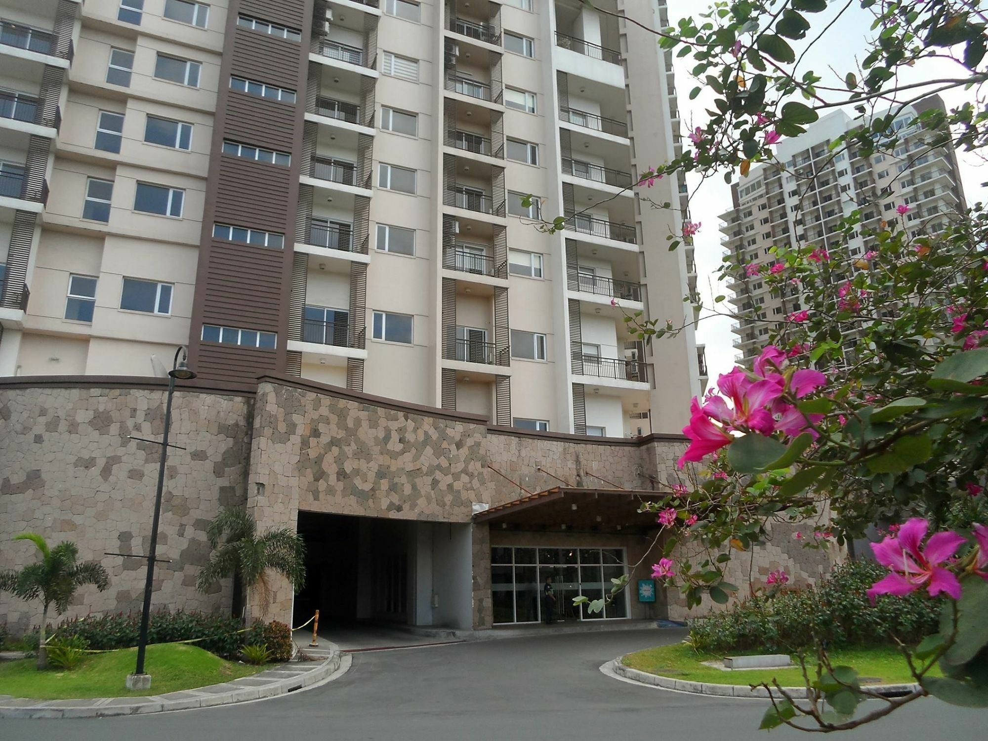 The Cirque Serviced Residences Quezon City Extérieur photo