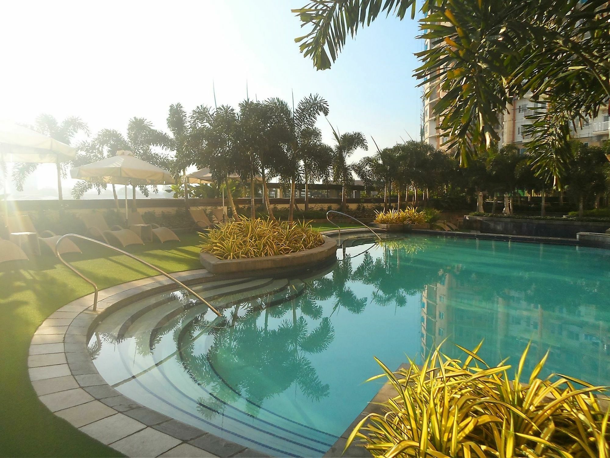 The Cirque Serviced Residences Quezon City Extérieur photo